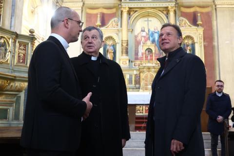 The Archbishop of Sarajevo, Tomo Vukšić and Croatian Parliament Speaker Gordan Jandroković in the Sarajevo Church of Saints Cyril and Methodius (Photo: Croatian Parliament)